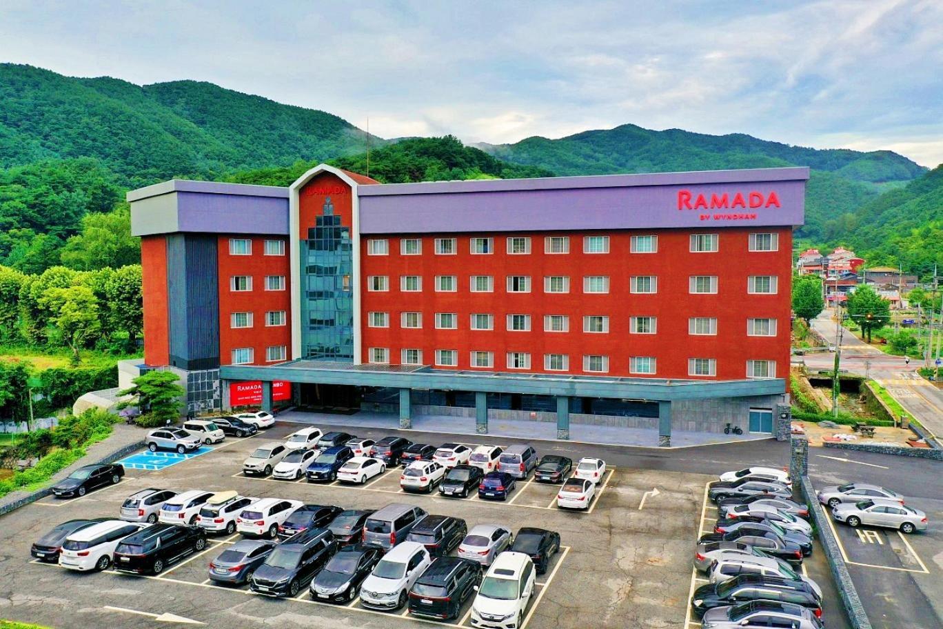Ramada By Wyndham Suanbo Hotel Chungju Exterior foto
