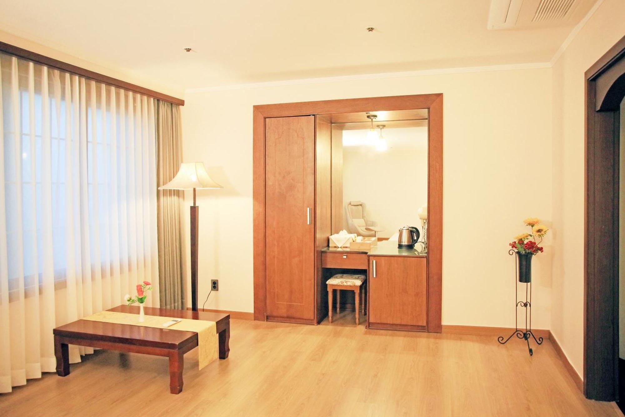 Ramada By Wyndham Suanbo Hotel Chungju Exterior foto